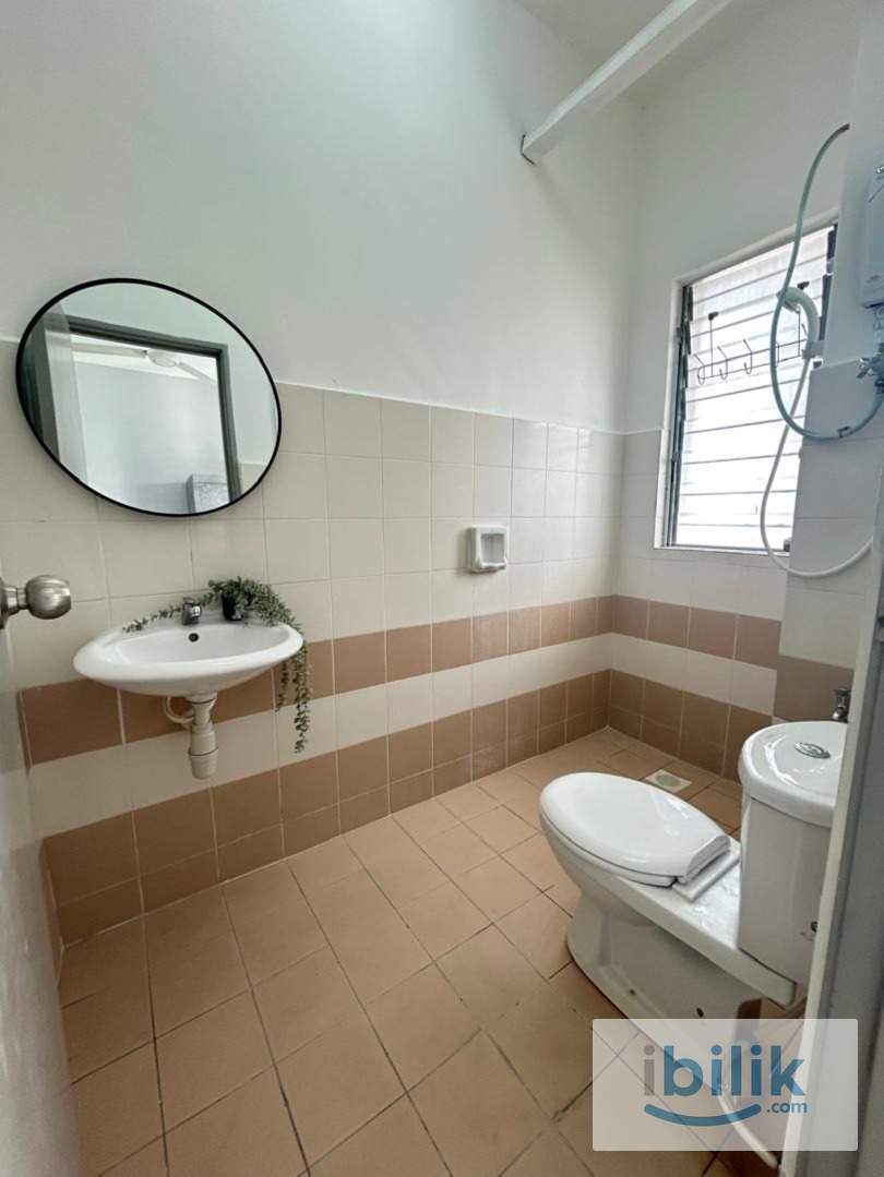 Master Room for Rent at Residensi Laguna Condominium, Bandar Sunway - Image 4
