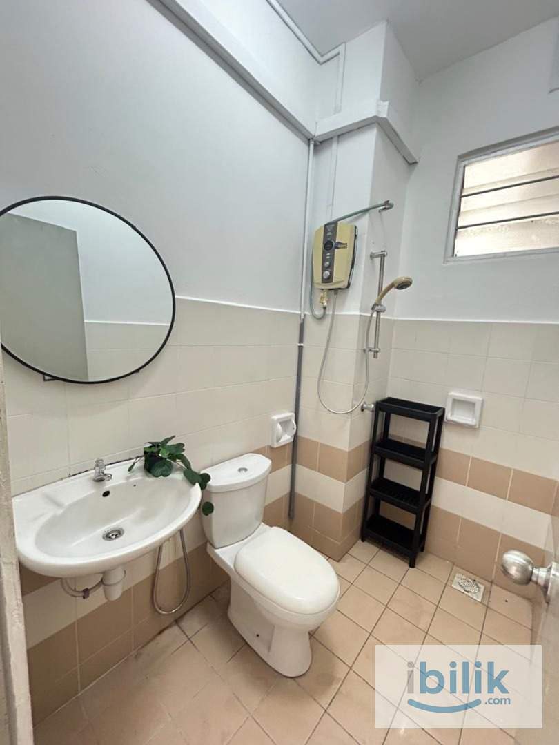 Master Room for Rent at Residensi Laguna Condominium, Bandar Sunway - Image 5