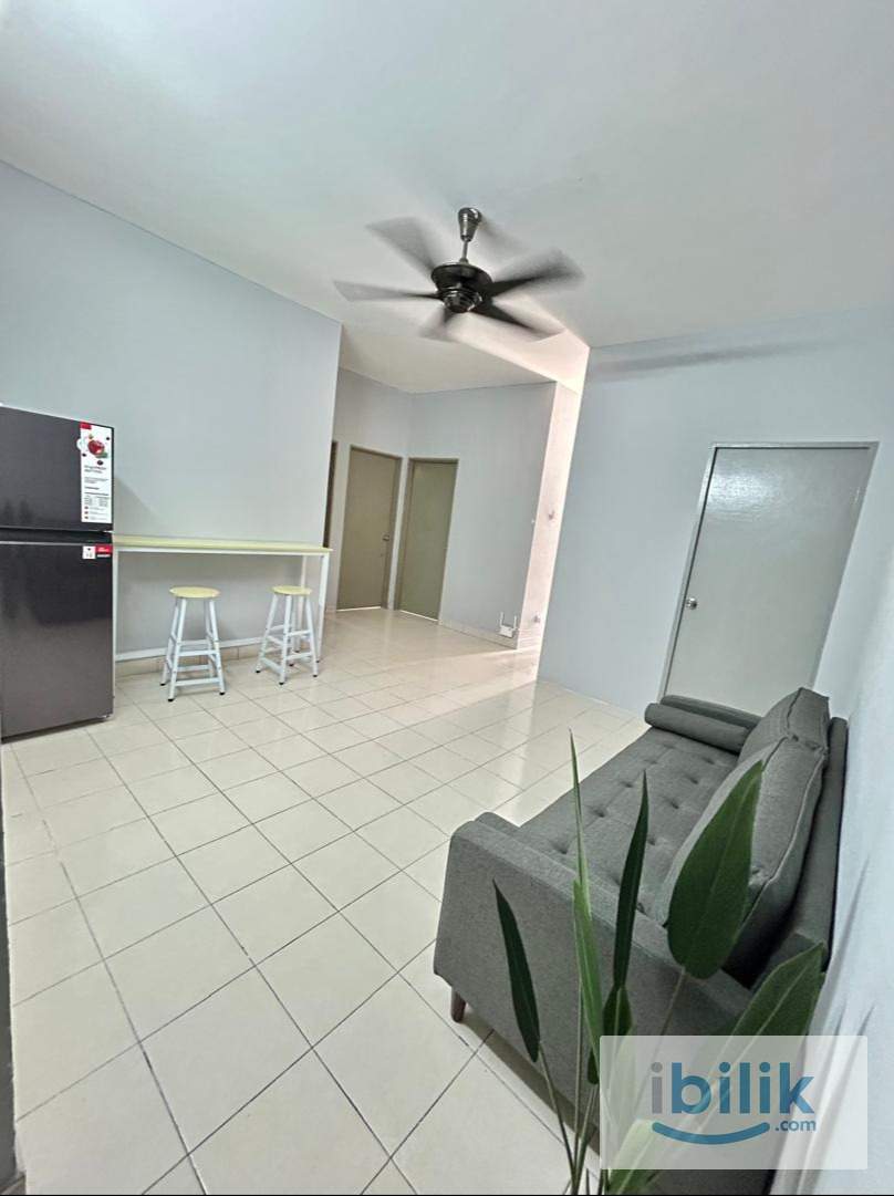 Middle Room - Image 5
