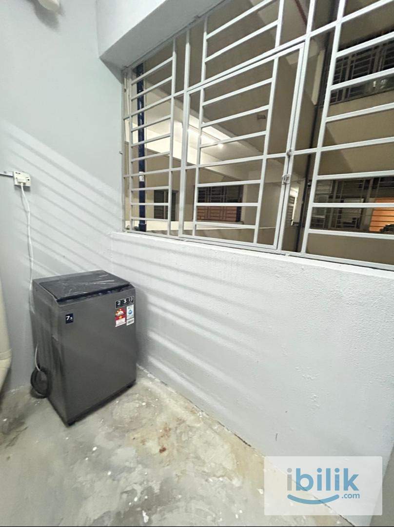 Middle Room - Image 6