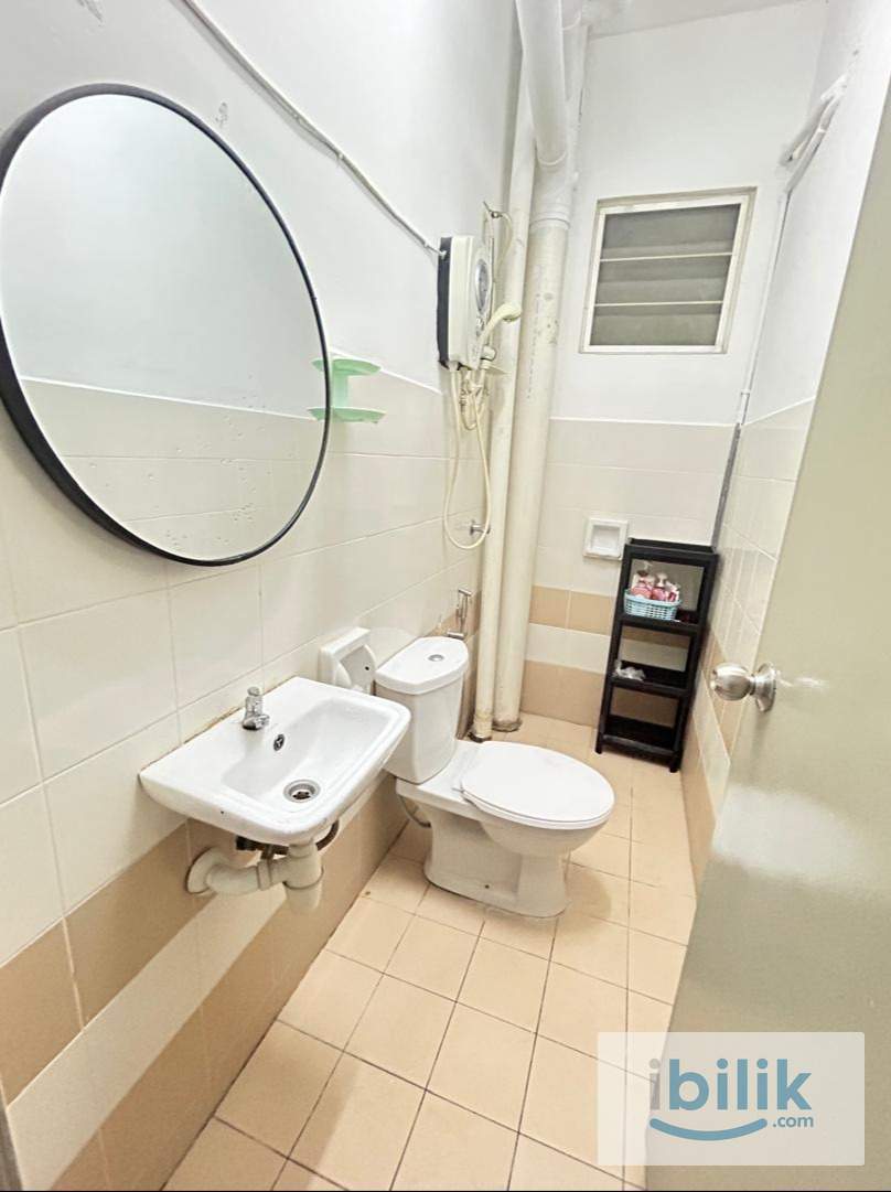 Middle Room - Image 9