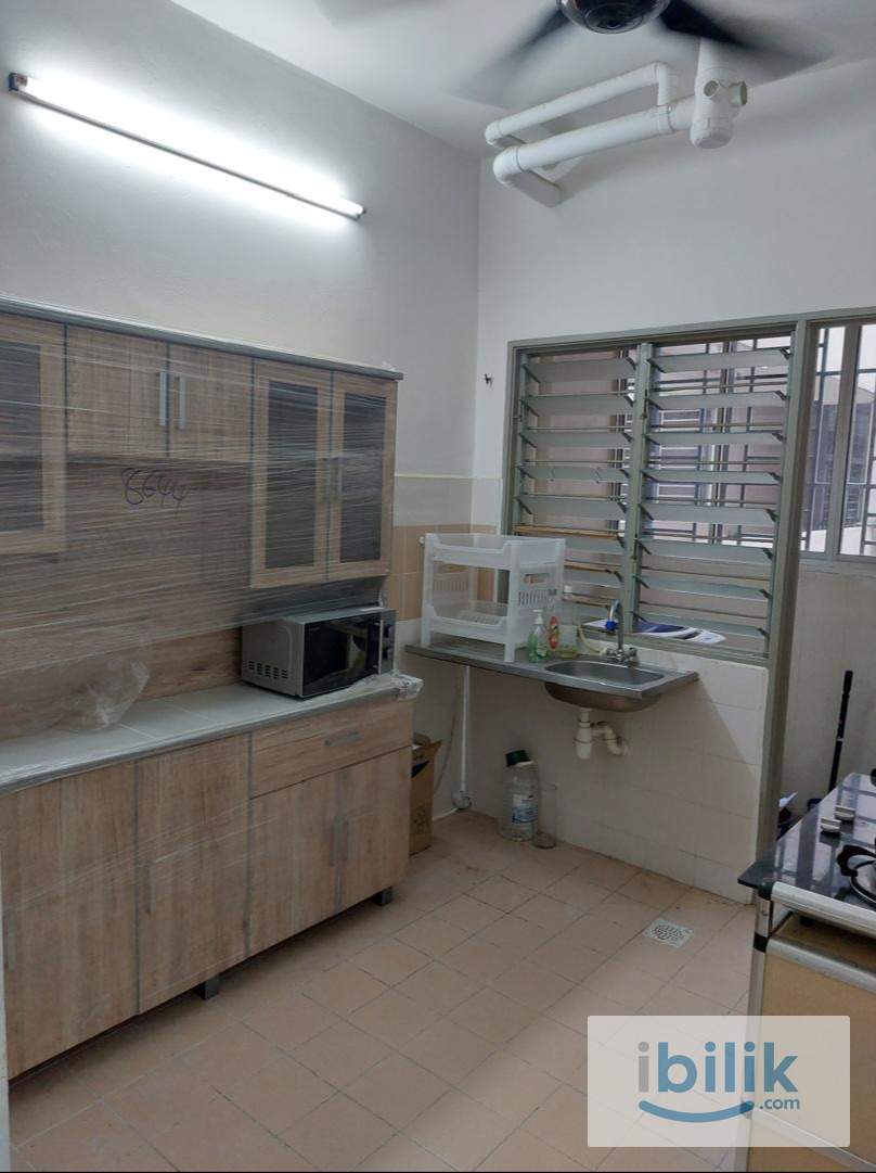 Small room at Residensi Laguna Condo, Bandar Sunway  - Image 4