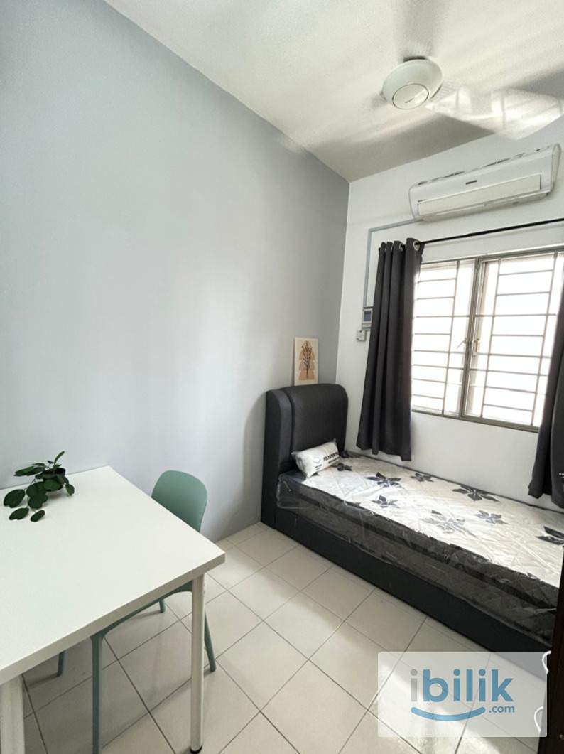 Small room in muslim females unit at Residensi Laguna Condo, Bandar Sunway  - Image 1
