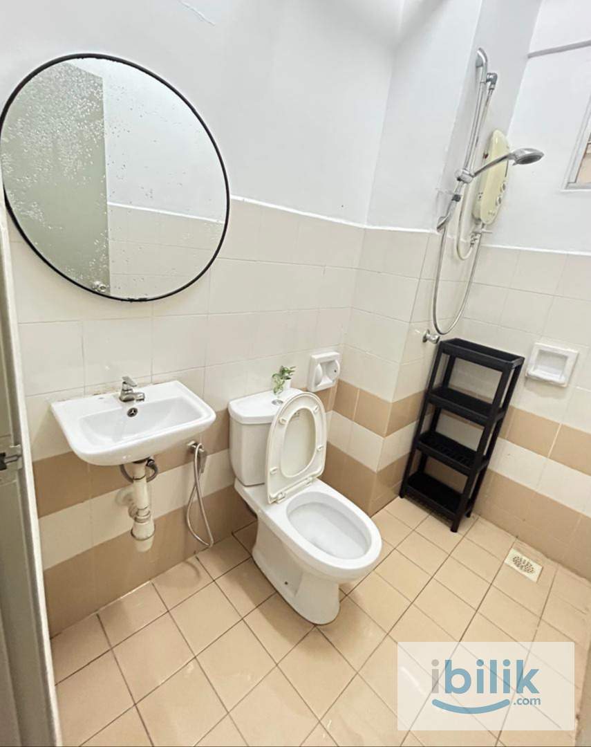Small room in muslim females unit at Residensi Laguna Condo, Bandar Sunway  - Image 5