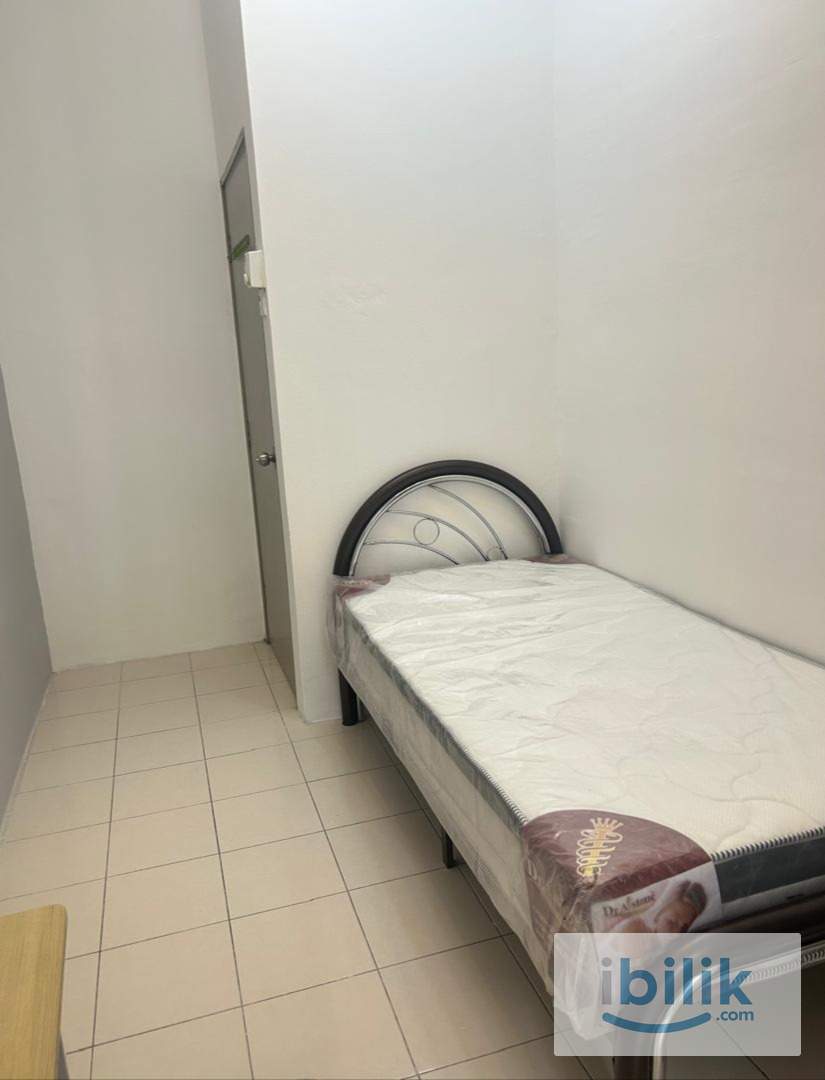 Small room at Residensi Laguna Condo, Bandar Sunway  - Image 2