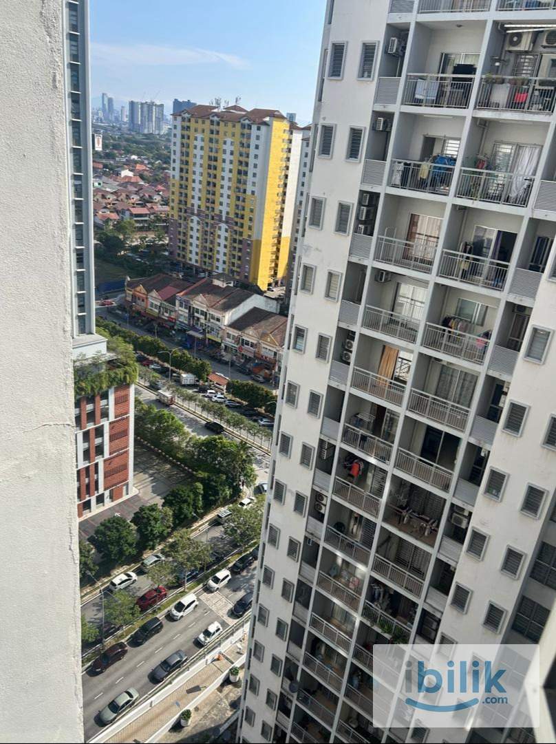 Small room at Residensi Laguna Condo, Bandar Sunway  - Image 6