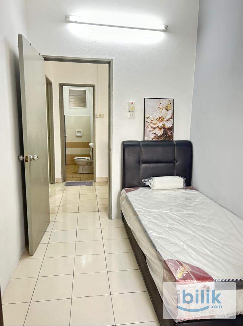 Small room at Residensi Laguna Condo, Bandar Sunway  - Image 2