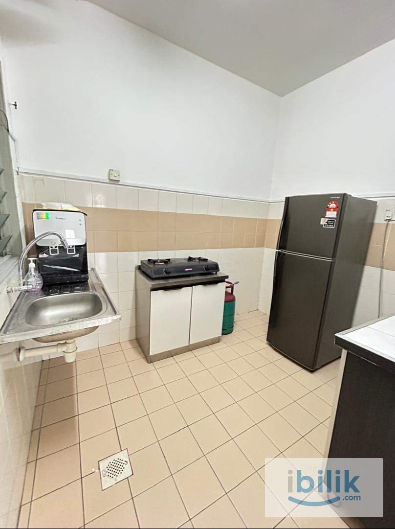 Small room at Residensi Laguna Condo, Bandar Sunway  - Image 3