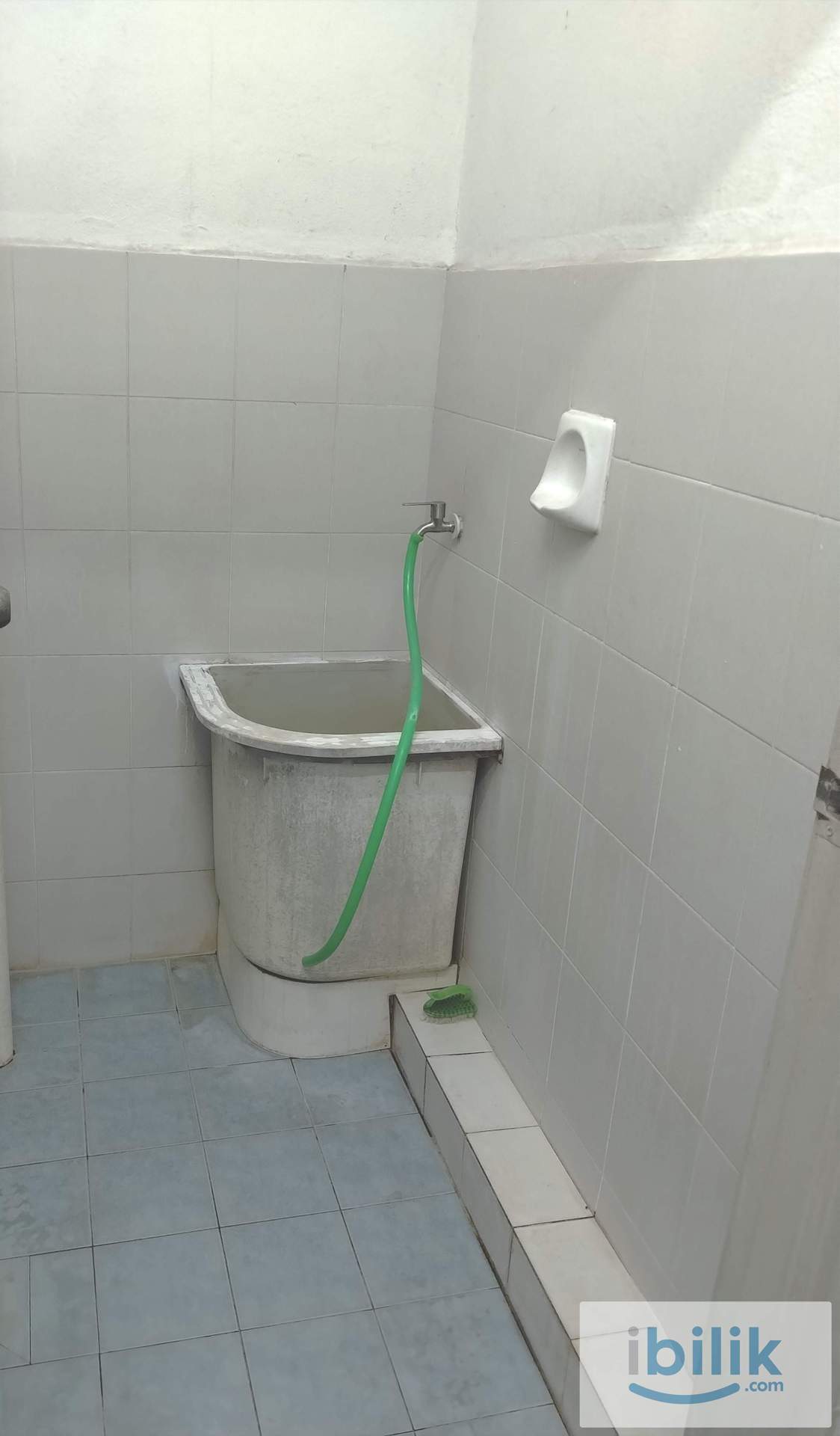 ROOM AT PANGSAPURI AMPANG JAJAR - Image 5