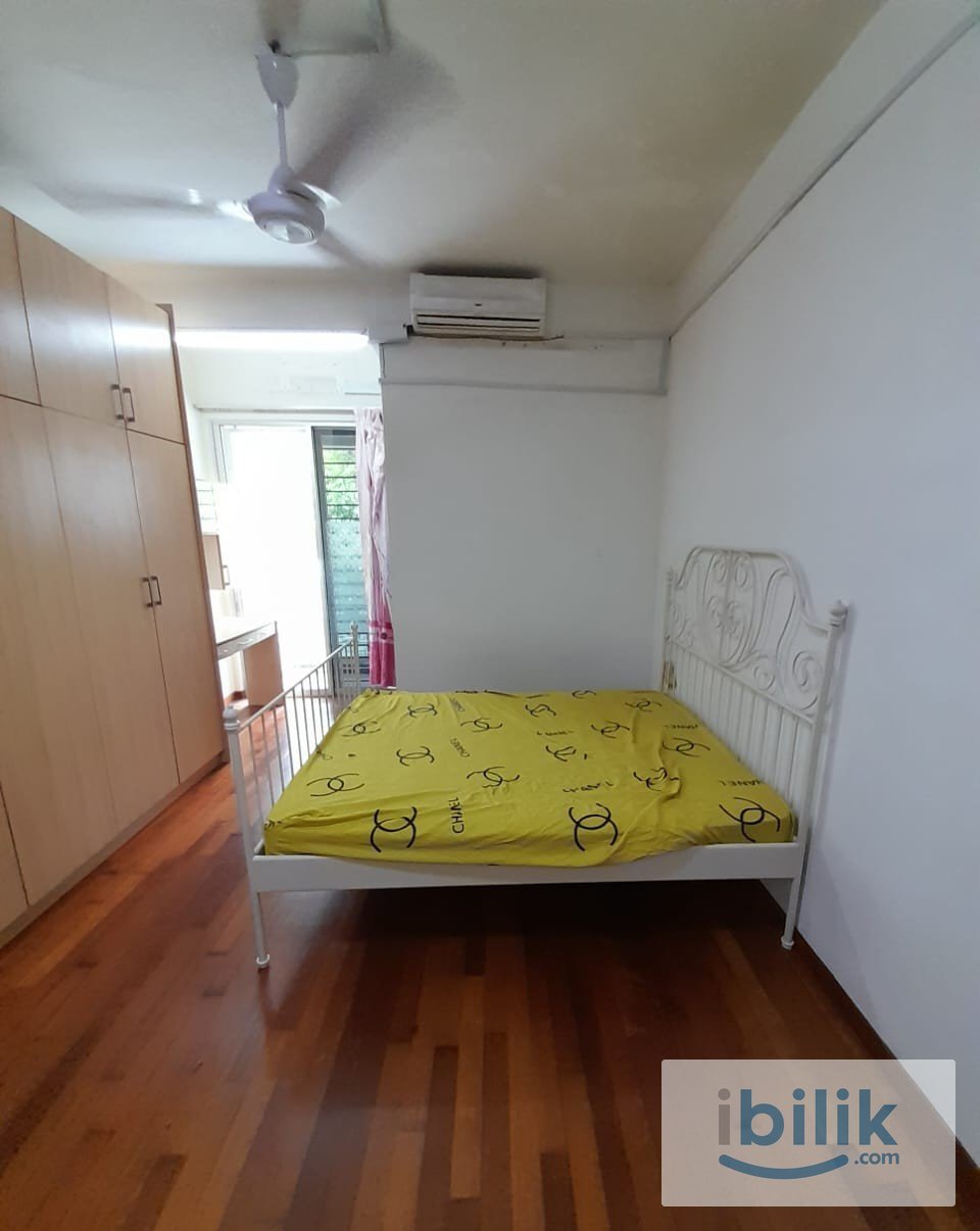 Middle Room at Bukit Tinggi , Klang With Private Bathroom HOT UNIT 🌝 - Image 1