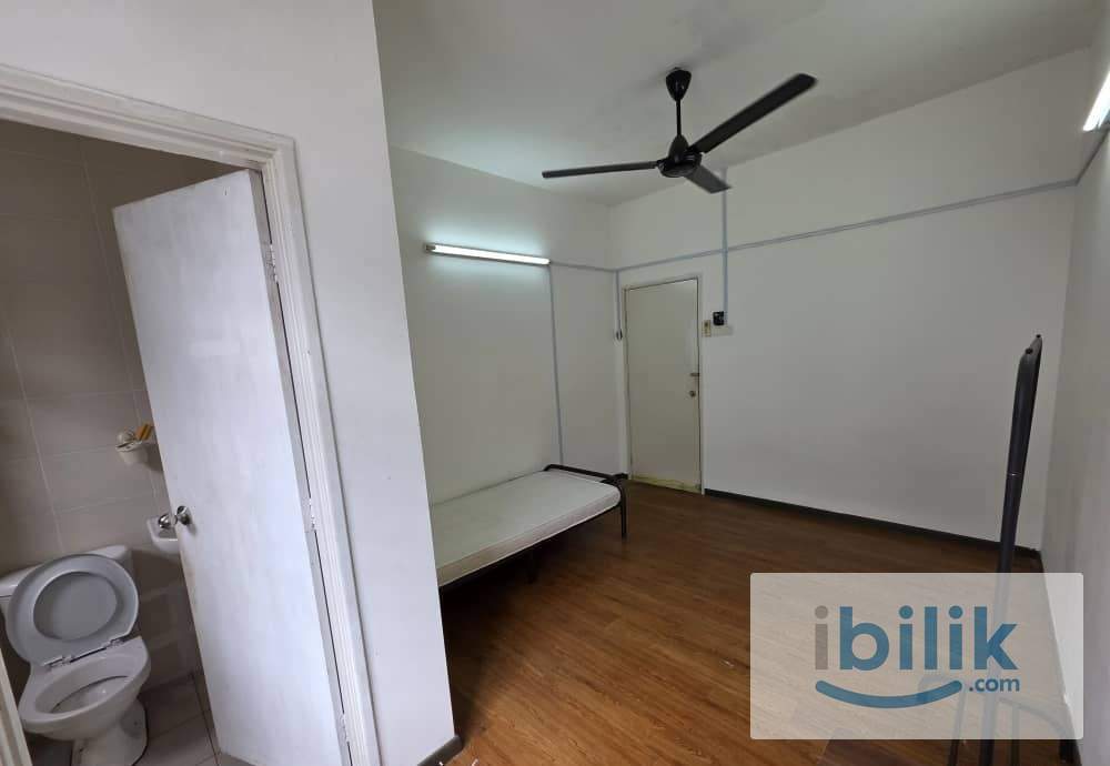Attached Bathroom ‼️‼️‼️Kota Kemuning Middle Room to Rent - Image 2