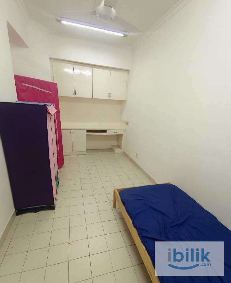 Private Middle Room Rent in BU10, Bandar Utama 3mins to Centrepoint Bandar Utama💕 - Image 1