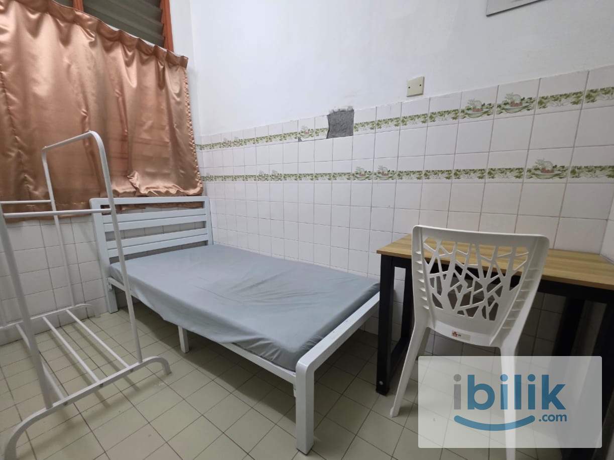 Comfy Room in Taman Mayang, Kelana Jaya with High Speed WIFI Near LRT Station - Image 1