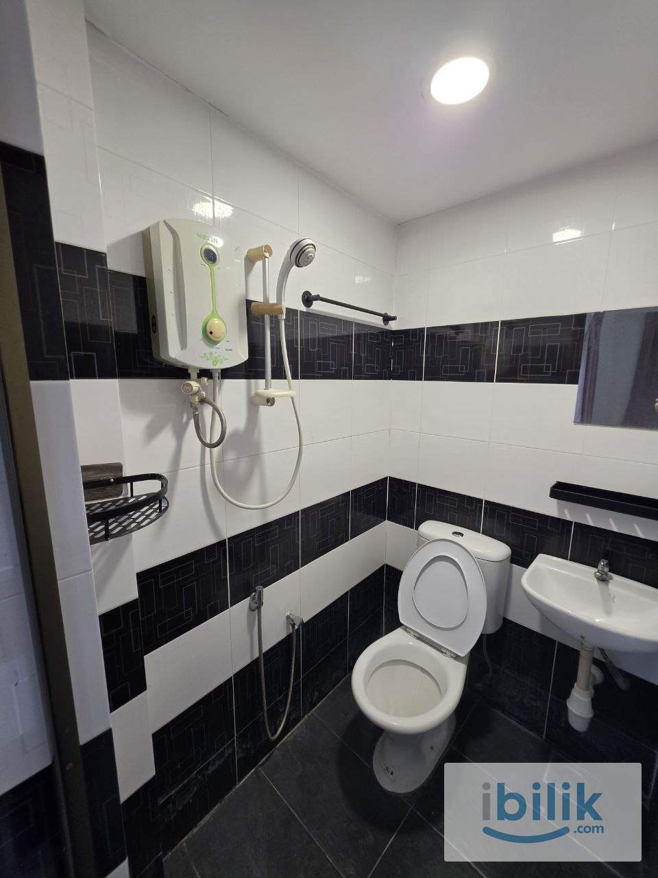 Coliving unit @seri kembangan Q ON, walking distance to MRT🚝 Immediate move in😍 - Image 4
