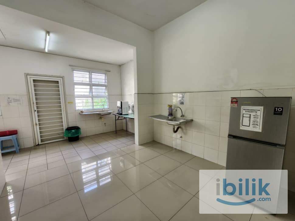 Promo New Year 🔥 Middle Room Rent at Kota Kemuning near Main Place Mall 🚗 - Image 1