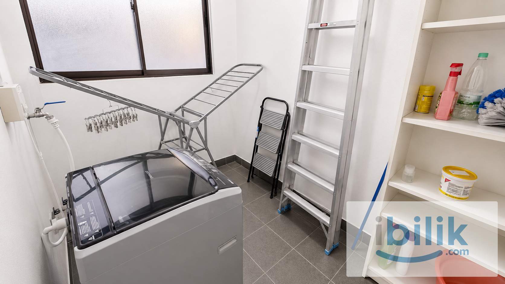 Medium Room (Balcony) V-Residensi 5 - Image 6
