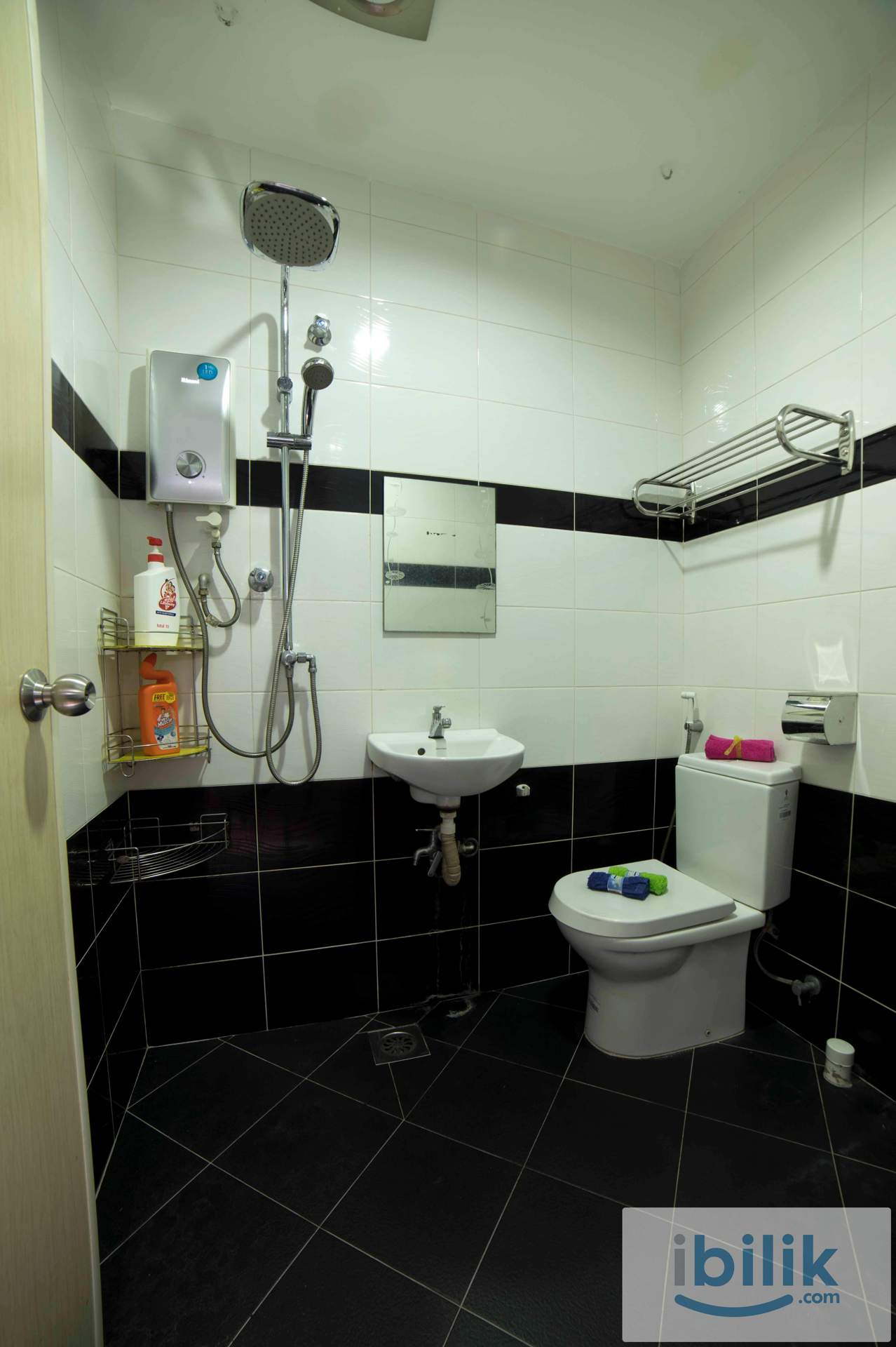 Cozy Master Room in PJS7, Bandar Sunway - Image 5
