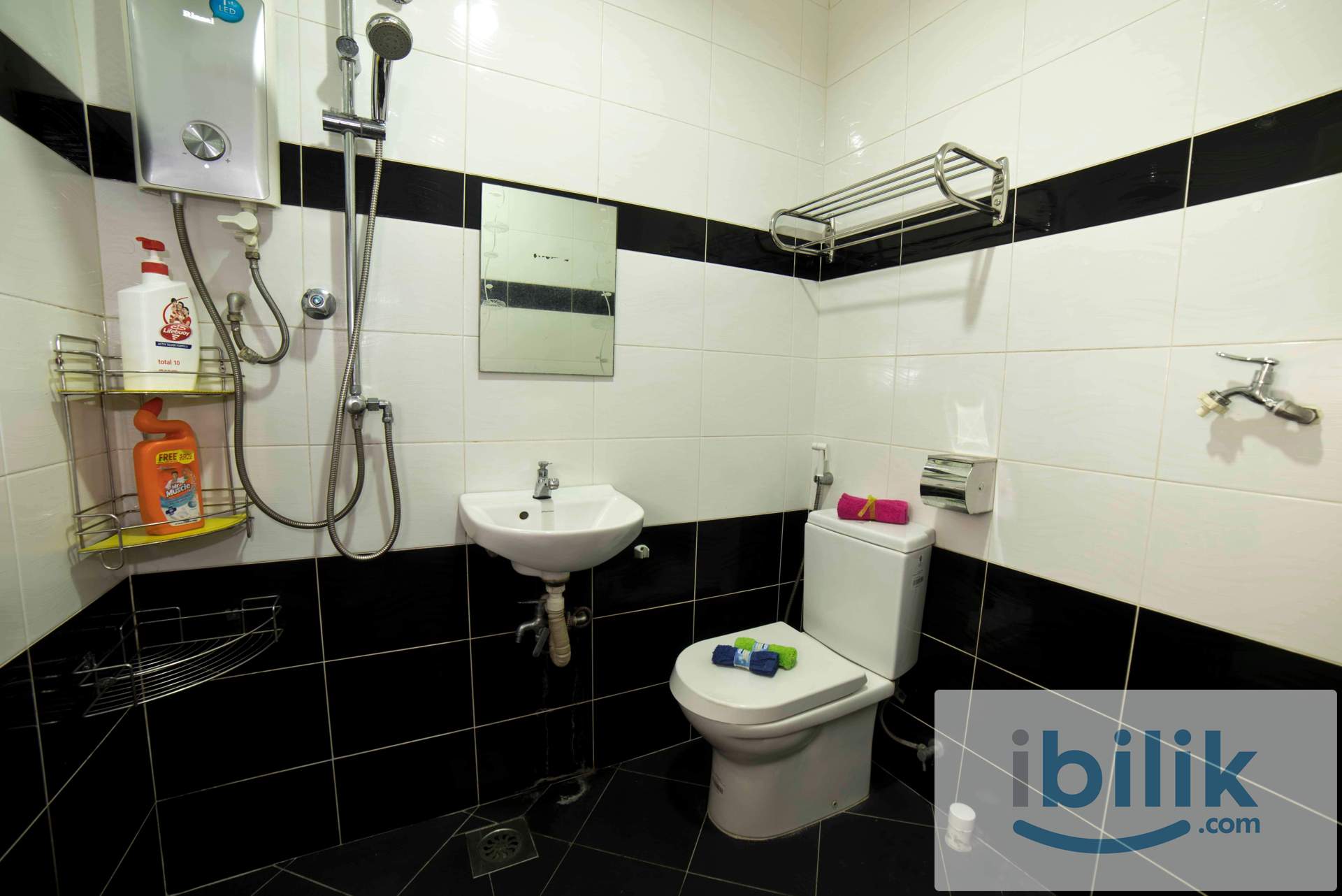 Master Room in PJS7 Bandar Sunway - Image 4