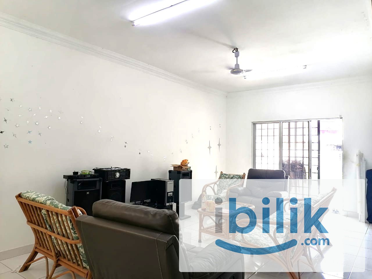 Downstairs Bedroom with Personal use Bathroom @2-storey Terrace House @Bukit Rahman Putra, Sungai Buloh for Rent - Image 5