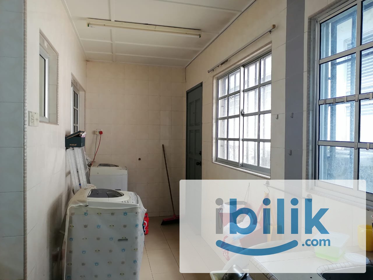 Downstairs Bedroom with Personal use Bathroom @2-storey Terrace House @Bukit Rahman Putra, Sungai Buloh for Rent - Image 7
