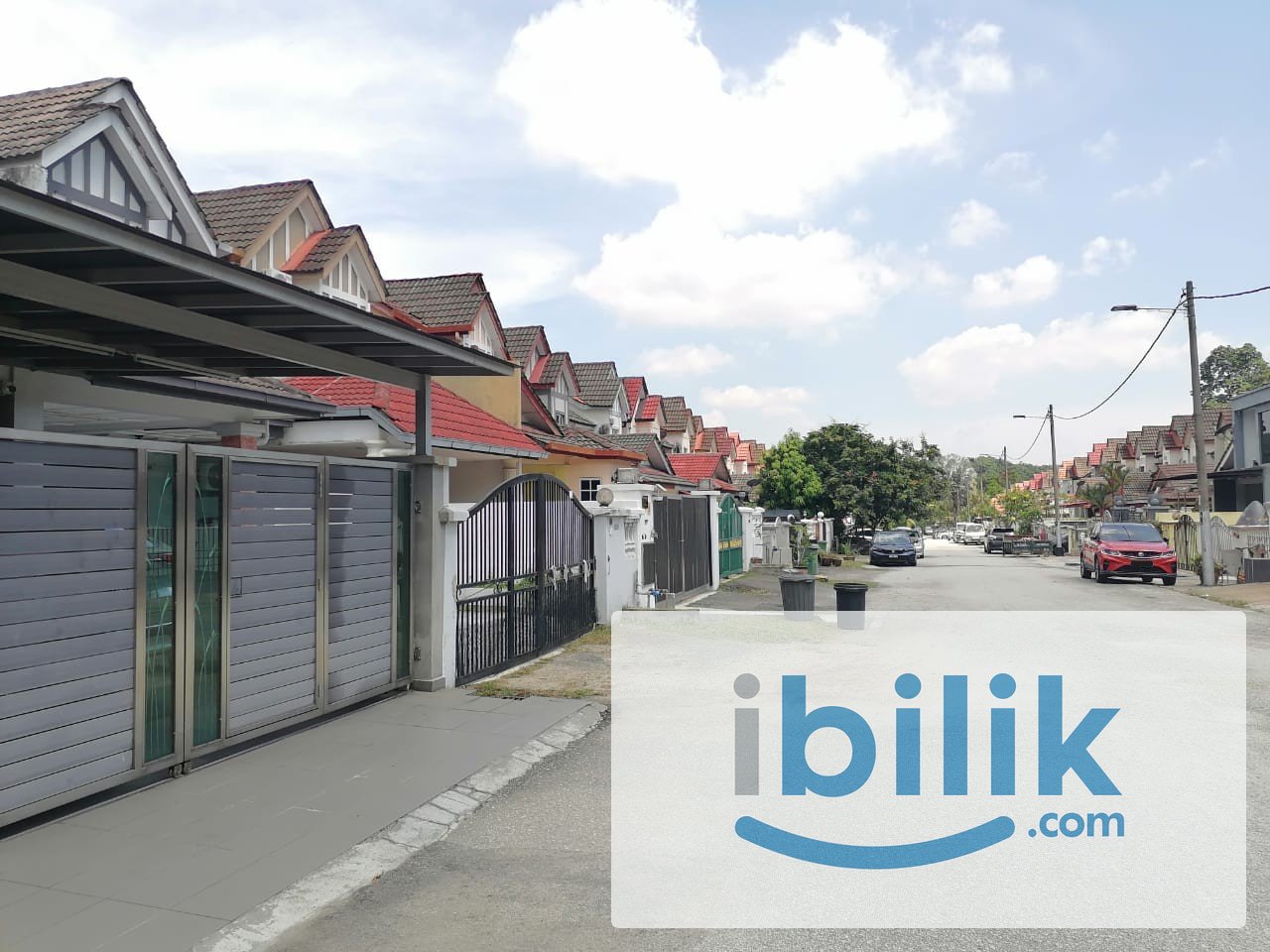 Downstairs Bedroom with Personal use Bathroom @2-storey Terrace House @Bukit Rahman Putra, Sungai Buloh for Rent - Image 9