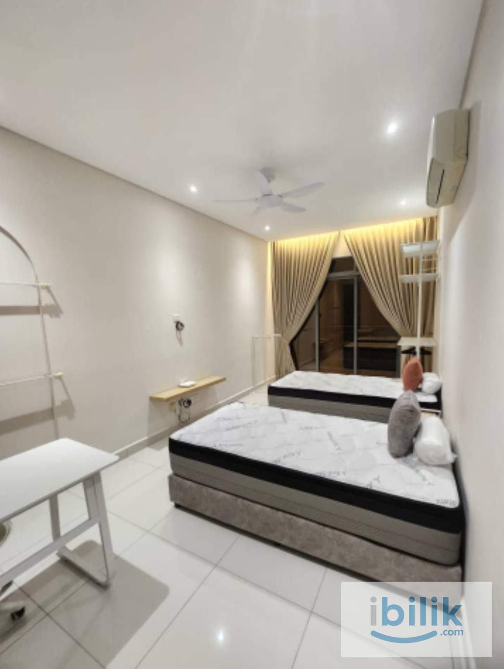 middle room - Image 1