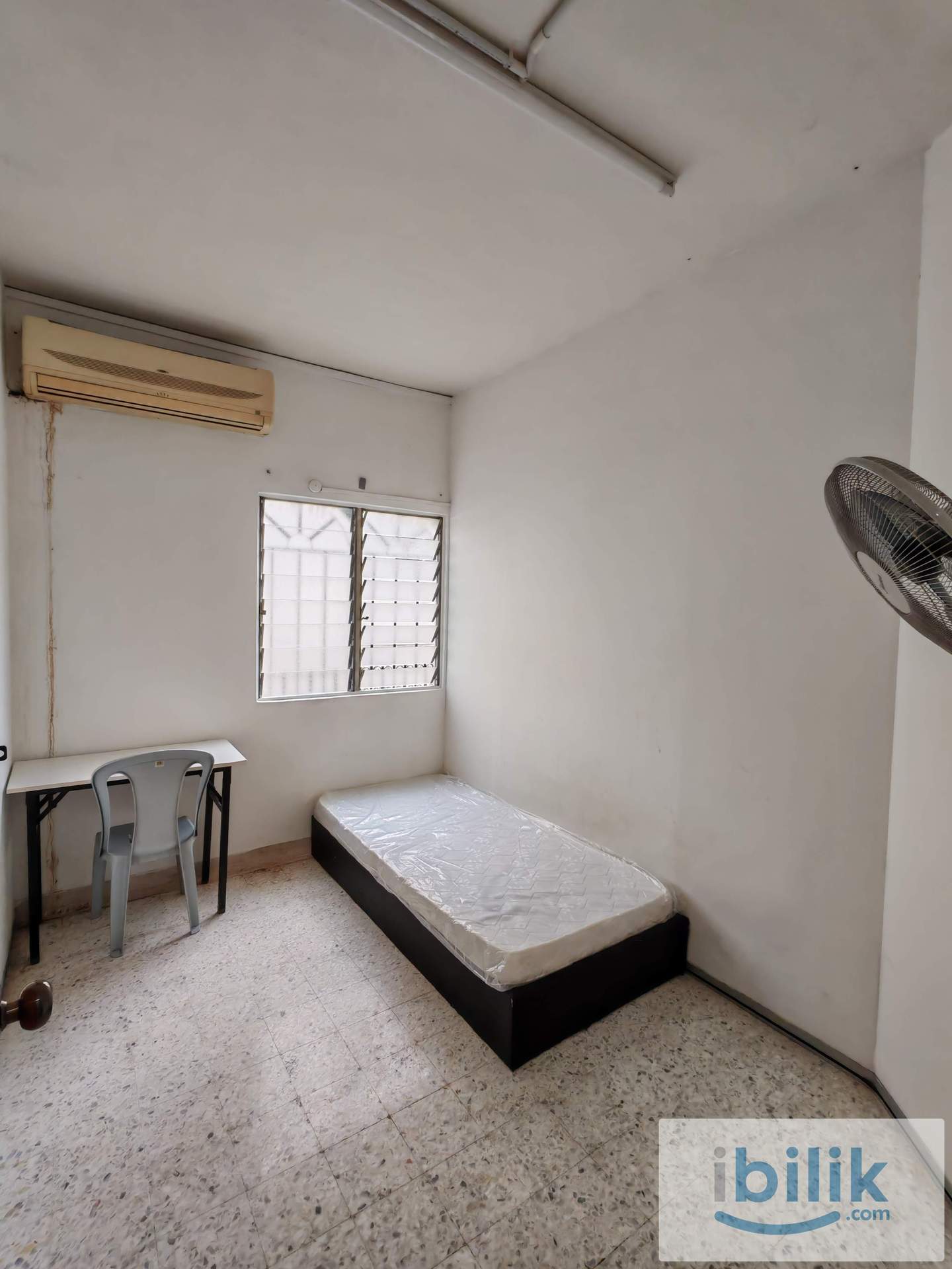 📣[ ZERO DEPOSIT ] 💰 Low Booking Fees🔥 Affordable Cheap Big Medium Room Near Starling Mall🚶‍♂️7 min walk - Image 1