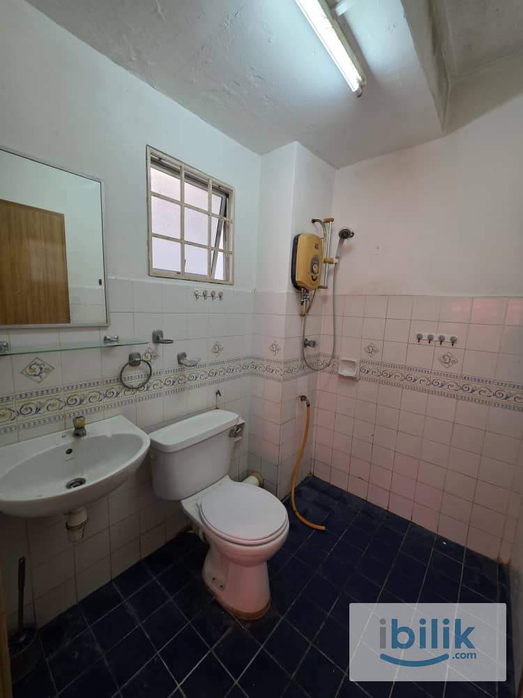 ❤️ZERO DEPOSIT🚆 600m Walk to BK5 LRT 🏘️ Master Room for rent at Bandar Kinrara - Image 1