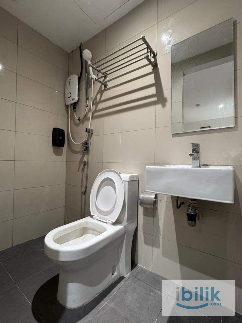 📢1 Month Deposit 💰 Low Booking Fee |🚆 3 Min Walk to LRT Pasar Seni | Room for rent at Petaling Street, KL - Image 3