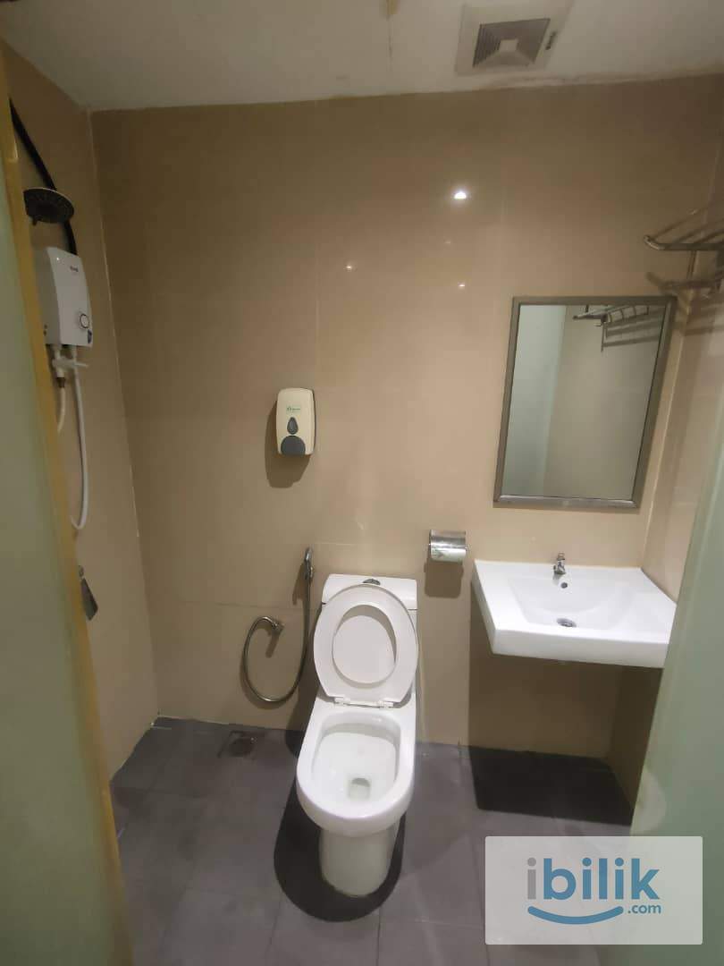 📢1 month DEPOSIT only 💰 Low Booking Fee |🚆 5 Min Walk to LRT Pasar Seni | Room for rent at Petaling Street, KL - Image 2