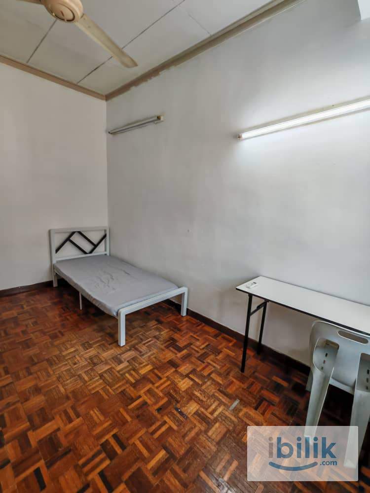 💰 LOW DEPOSIT | LOW BOOKING FEE 🏠 USJ Big Medium Room @ 5 min drive to Main Place Mall - Image 1