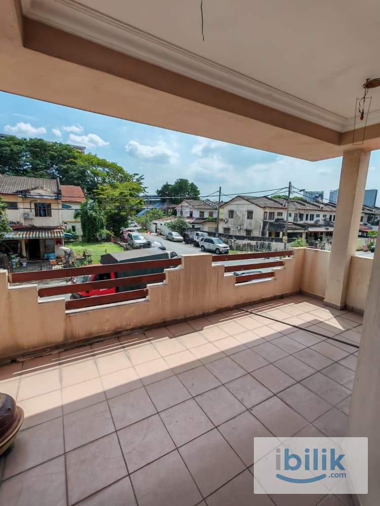 🏠 Bandar Sunway Big Medium Room with balcony 🚗5 mins drive to Sunway Pyramid 💰 ZERO DEPOSIT Available - Image 3
