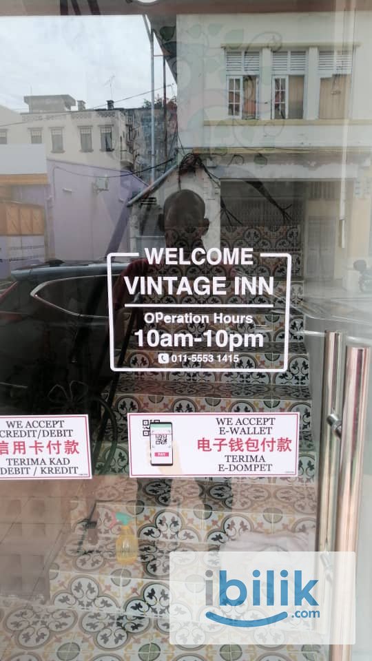 hotel room 18 - Image 8