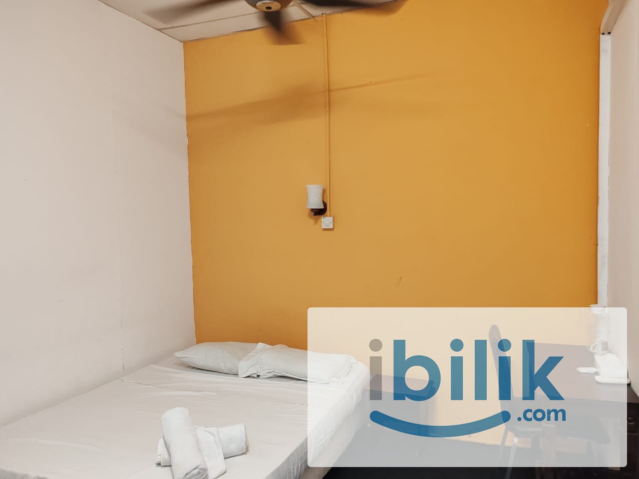 hotel room 18 - Image 10