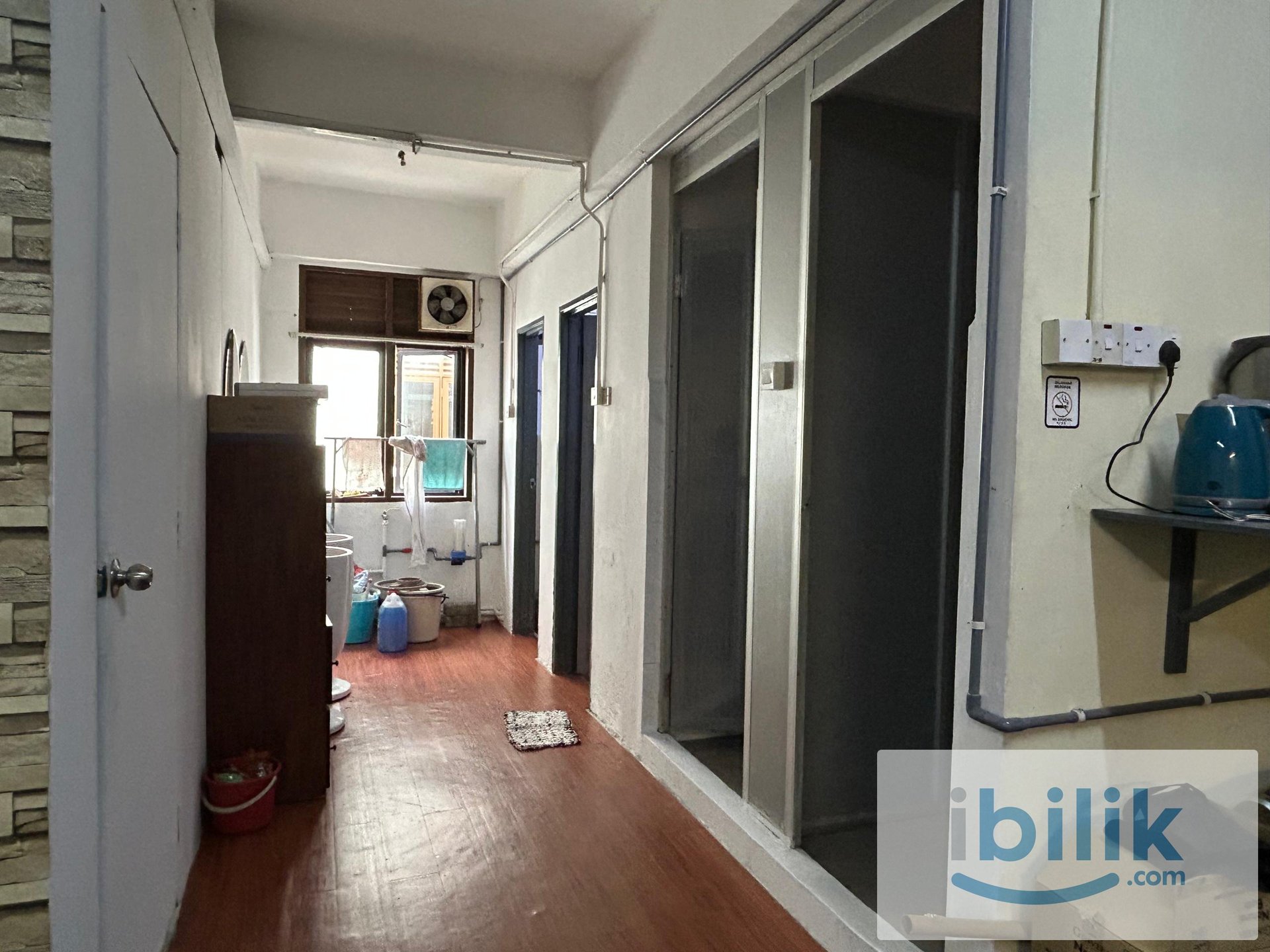 Hotel room 13 - Image 9