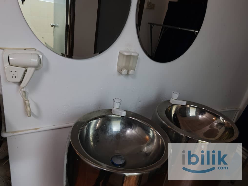 Hotel room 13 - Image 10