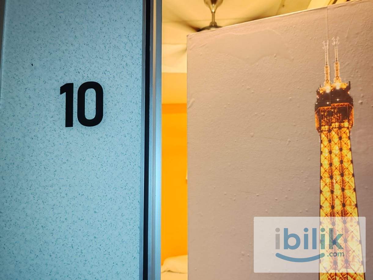 room 10 inside Vintage Inn hotel Melaka - Image 3
