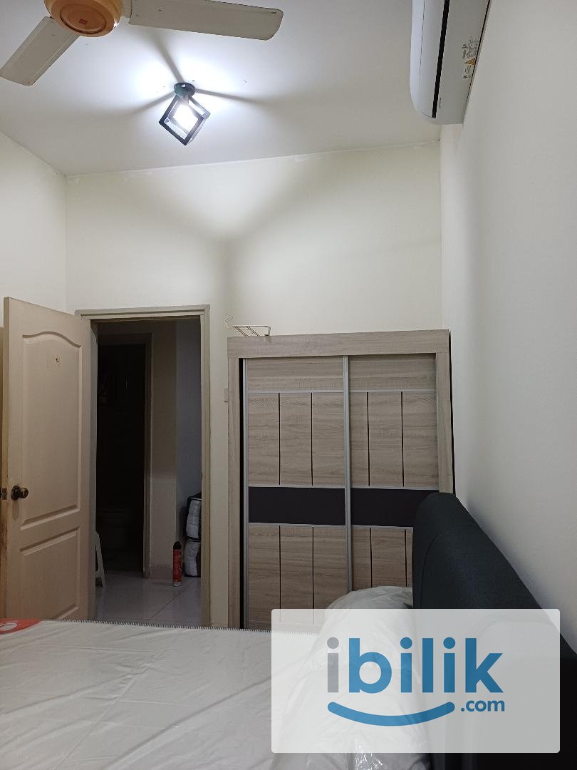 Middle Room - Image 2