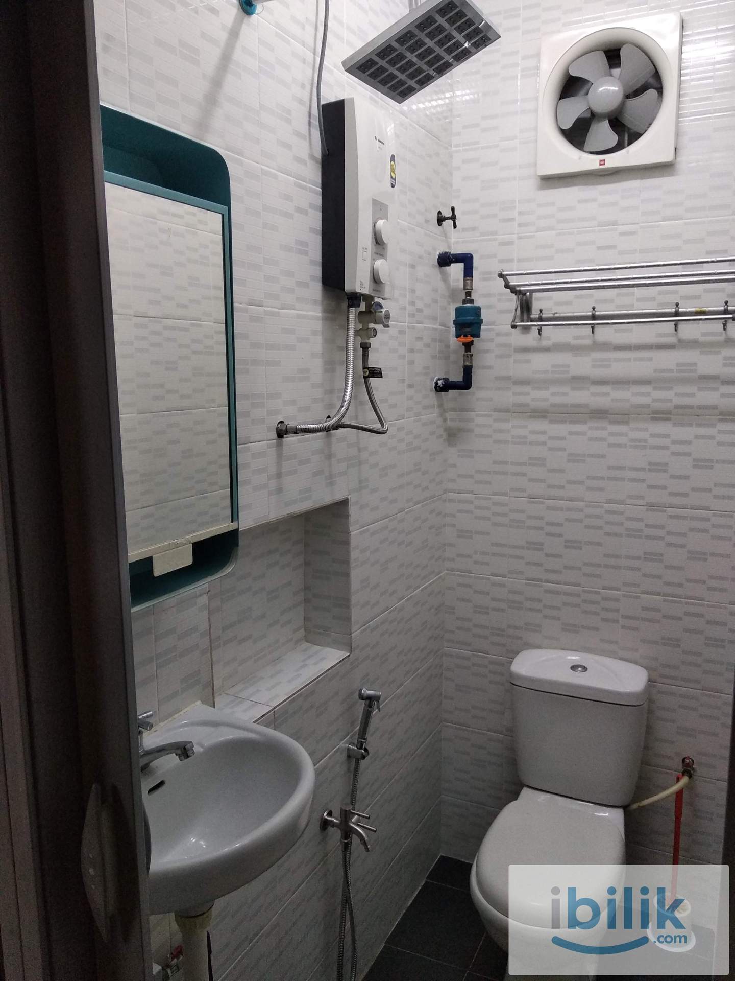 Jaya1 -2min walk, S17, PJ. 1Bed1Bath,FreeParking,Short-Term,QuietFamilyHome.  - Image 2