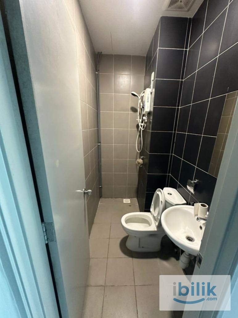 Master Room With Fully Furnished Female Rent Only @ The Zizz Damansara Damai - Image 2