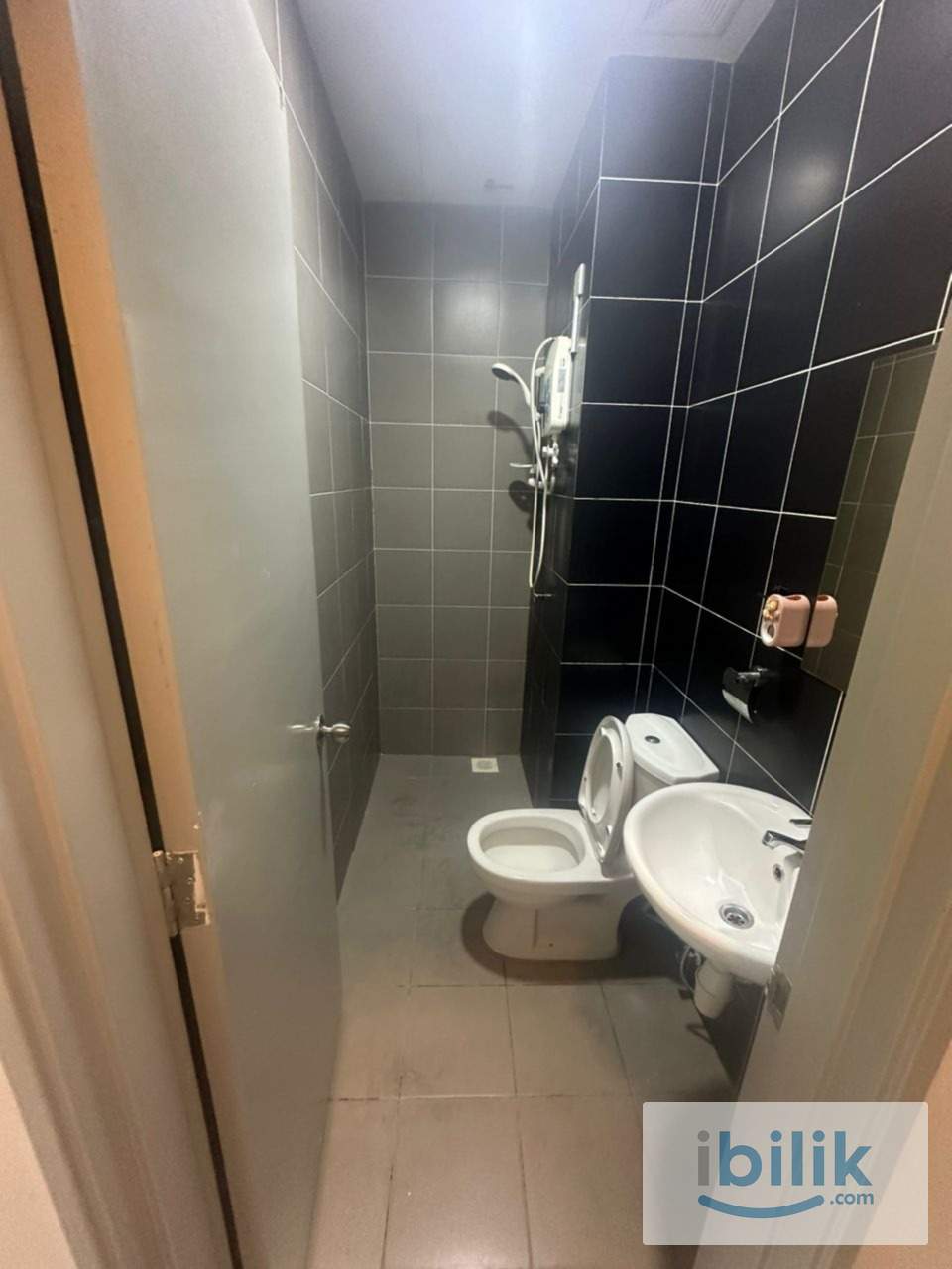 Master Room With Fully Furnished Female Rent Only @ The Zizz Damansara Damai - Image 7