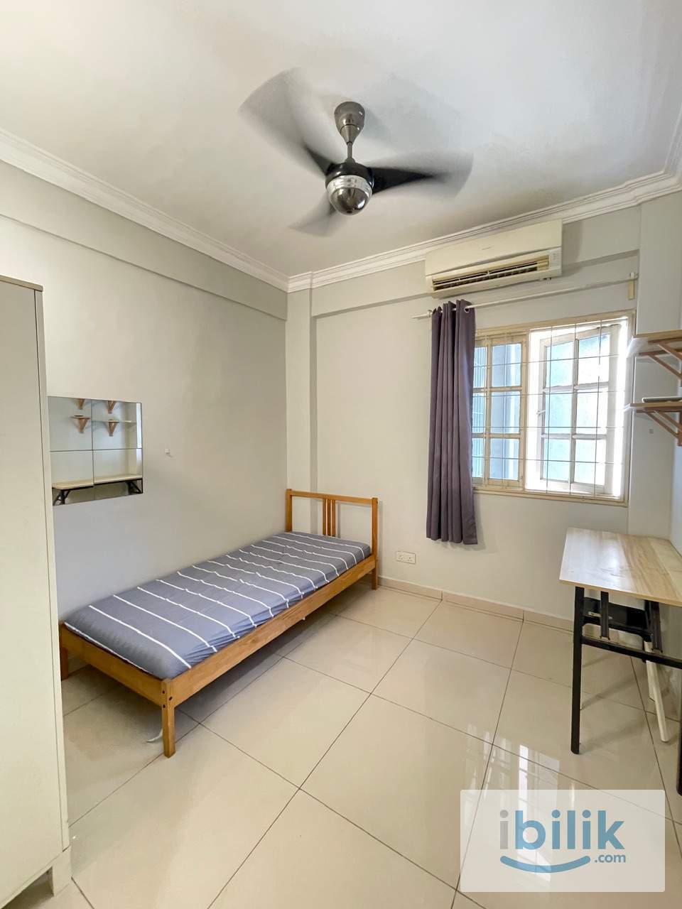 Sunway Court Pjs7_10 mins to Taylor_Middle Room - Image 1