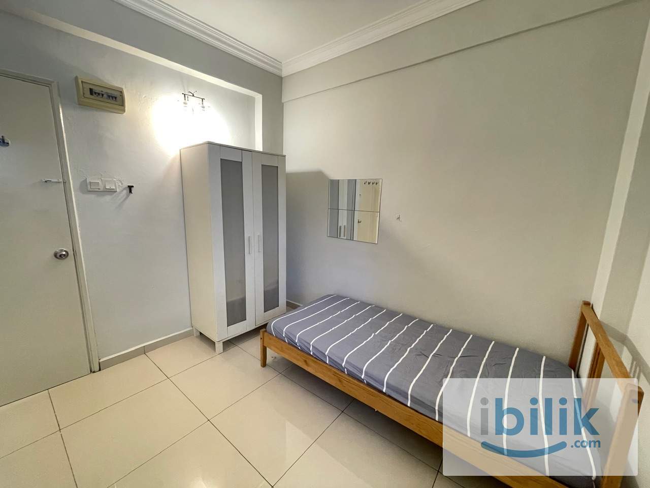 Sunway Court Pjs7_10 mins to Taylor_Middle Room - Image 2