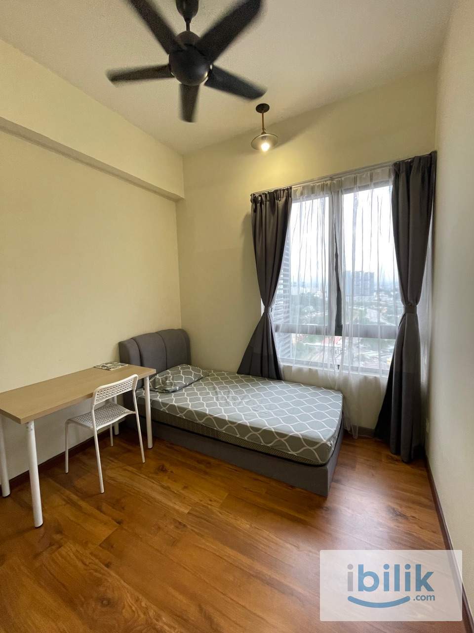 Medium Room with Window_Petalz Residence_5 mins walk to KTM - Image 1