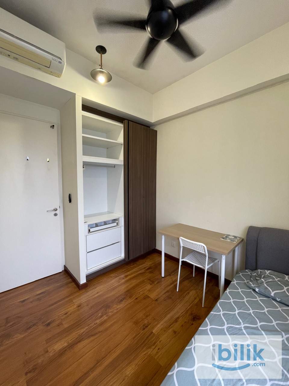 Medium Room with Window_Petalz Residence_5 mins walk to KTM - Image 2