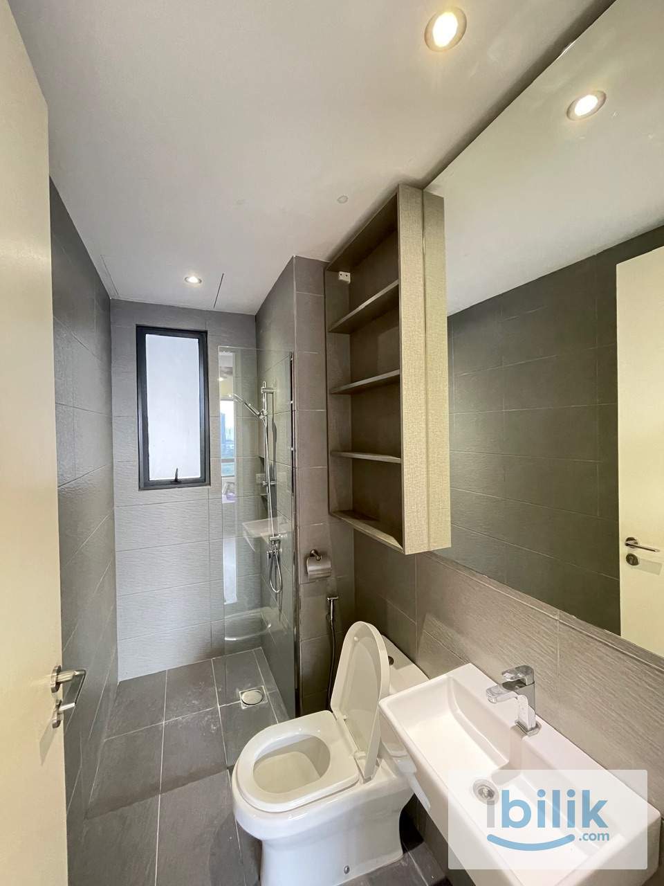 Medium Room with Window_Petalz Residence_5 mins walk to KTM - Image 5