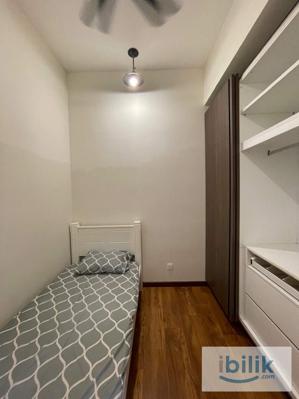 Small Room_Petalz Residence_5 mins walk to KTM & Bus Stop - Image 1