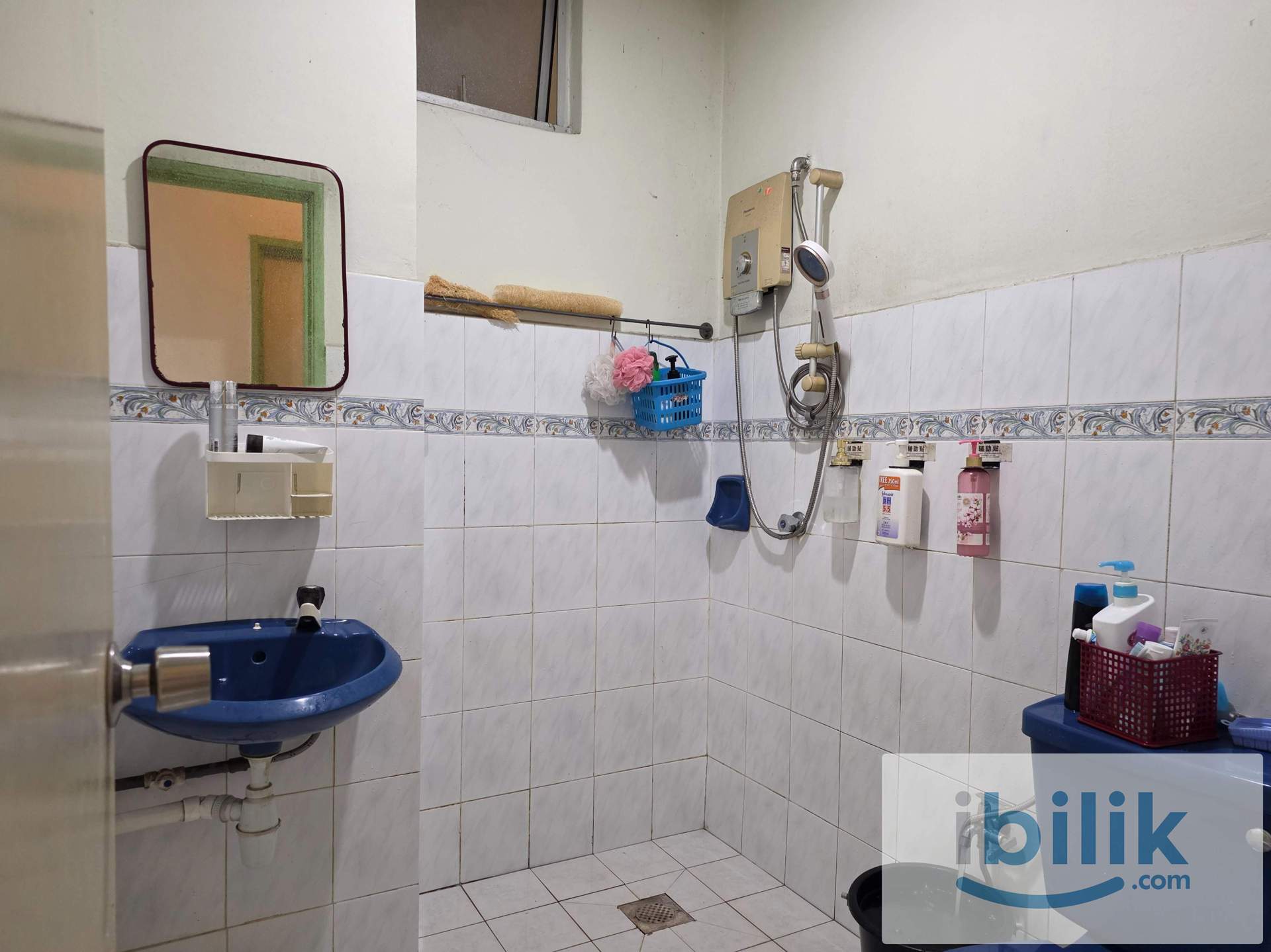 Medium Room with AC to Let at Kelana D'Putera Condo - Image 5