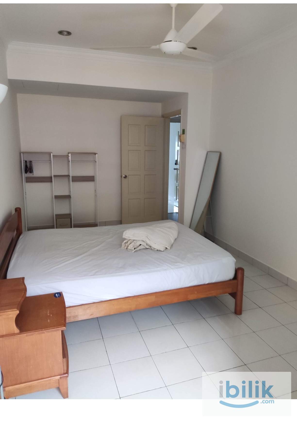 Middle room for rent - Image 1