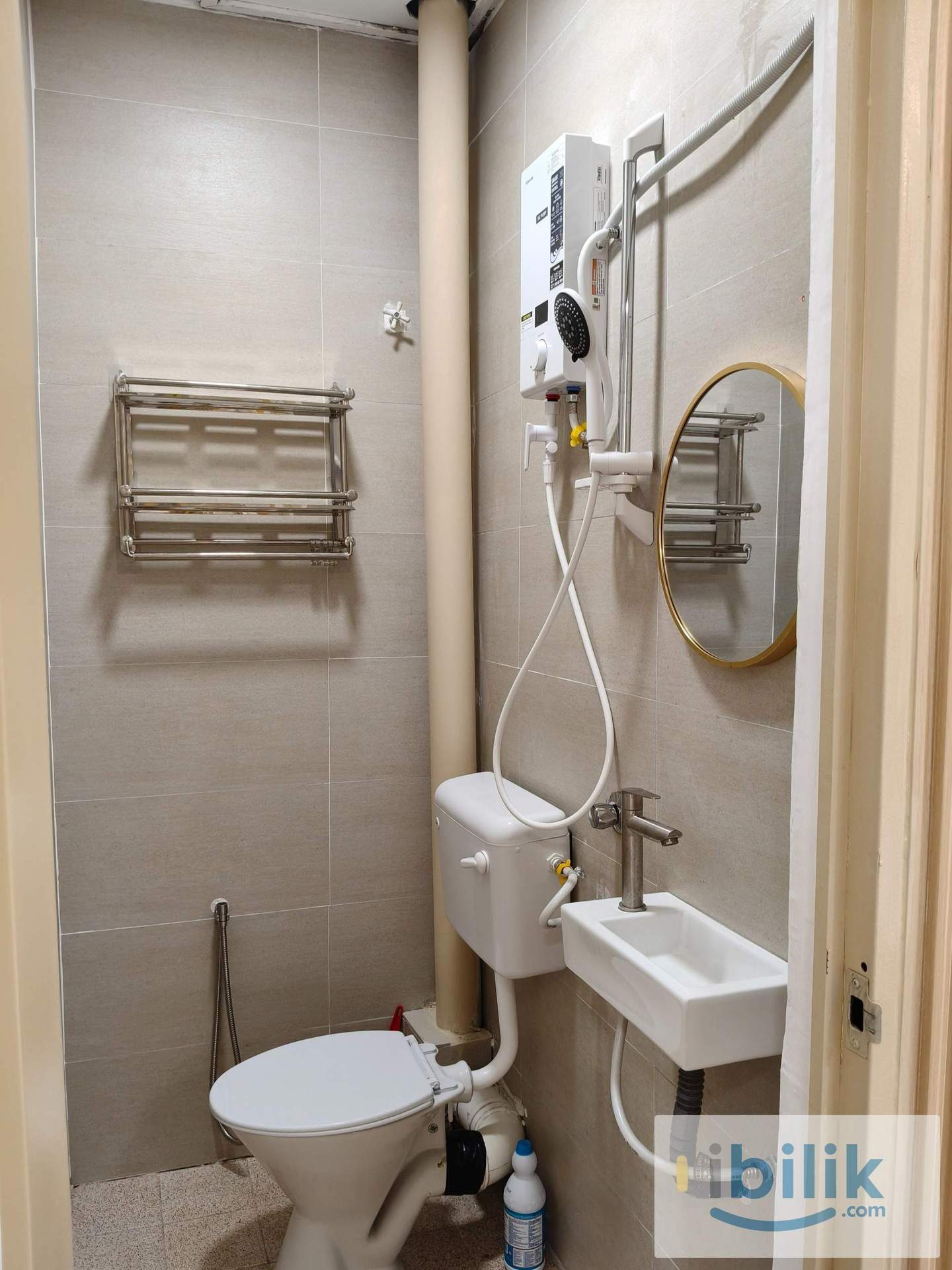 Aesthetic Japandi Style Medium Bedroom at Damansara Damai| 1 Min to MRT/Econsave | Air coned. - Image 3